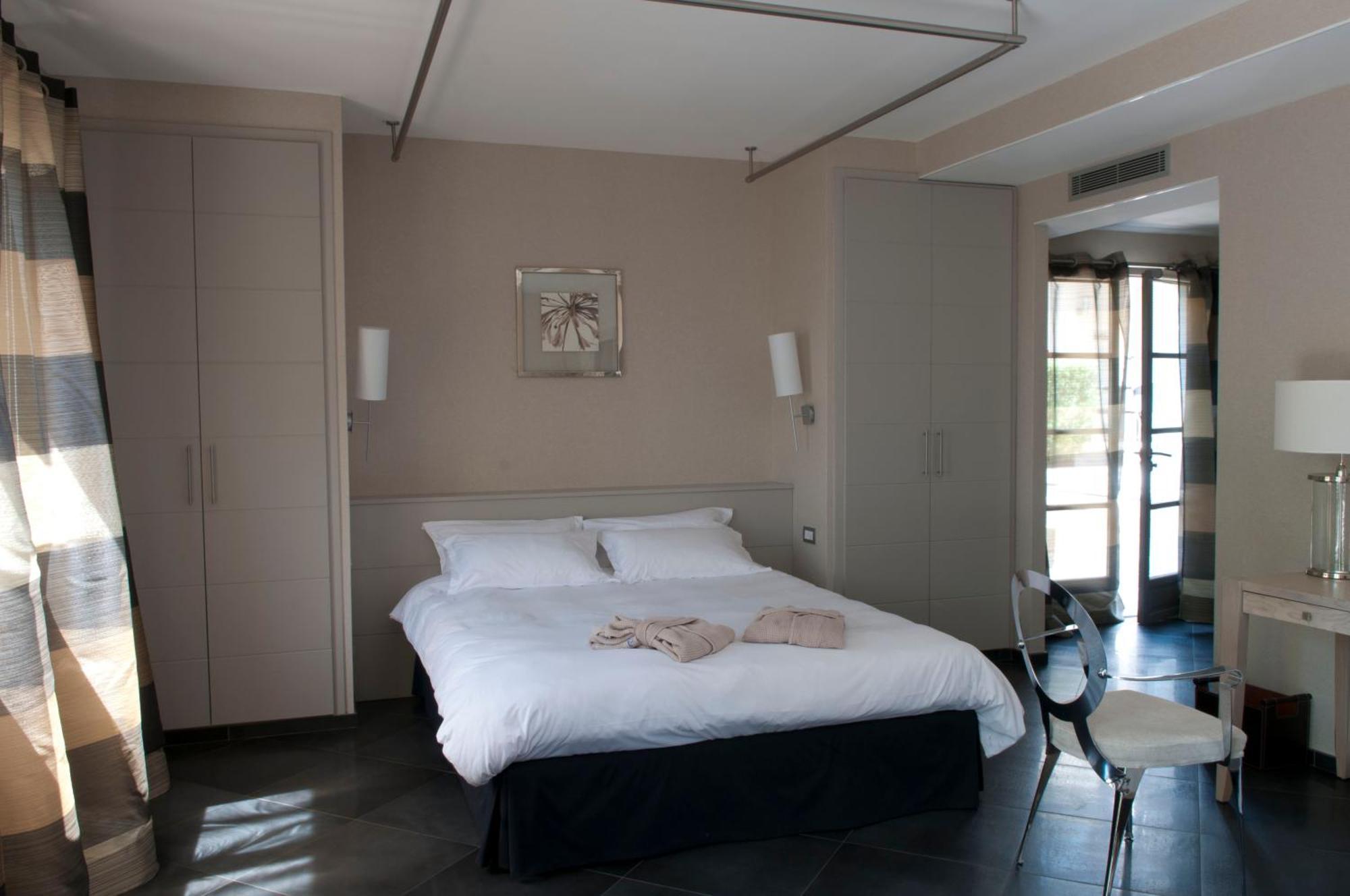 Le Pinarello Hotel Sainte-Lucie de Porto-Vecchio Exterior photo